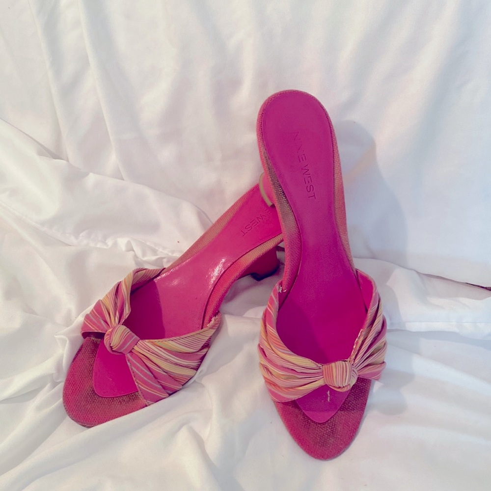 Women’s Pink Nine West Wedges with Multi Colored Bow.